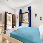 Moschatos House Kamári