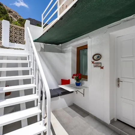 Moschatos House 4*