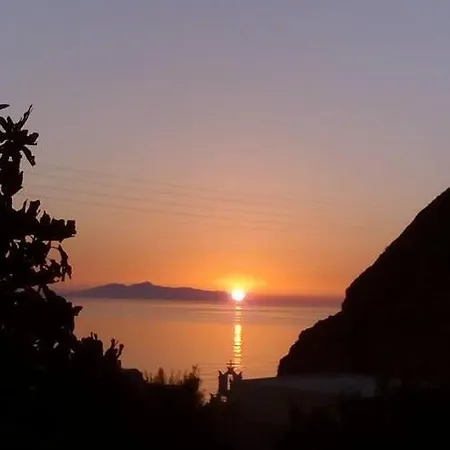 ゲストハウス Moschatos House 4*