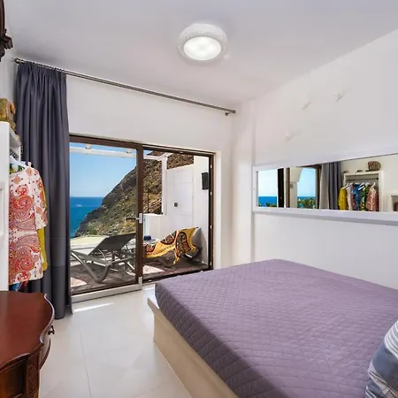 Moschatos House 4*