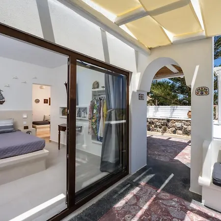 Moschatos House Guest house