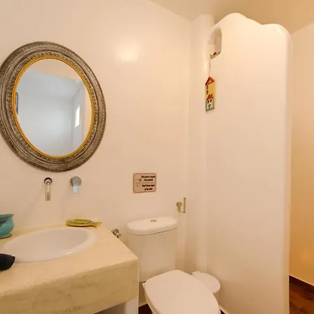 Moschatos House Kamari (Santorini)
