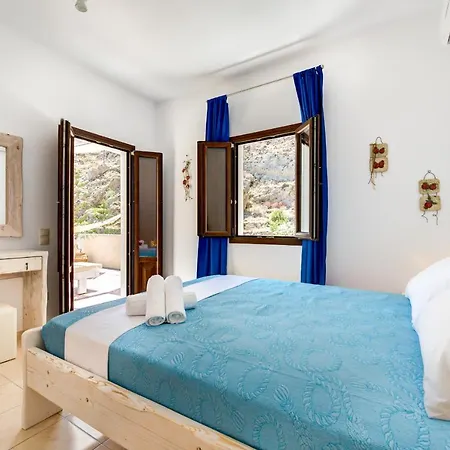 Moschatos House Kamari (Santorini)