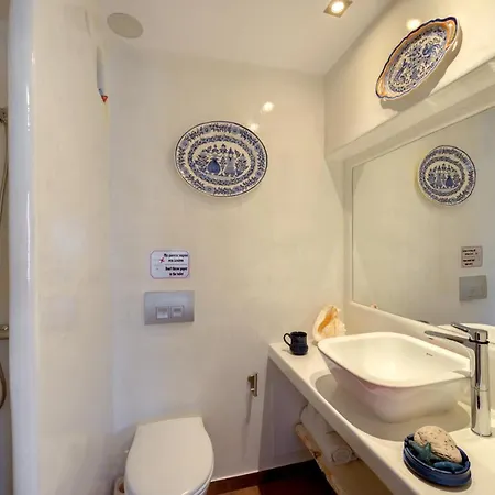 Moschatos House Guest house