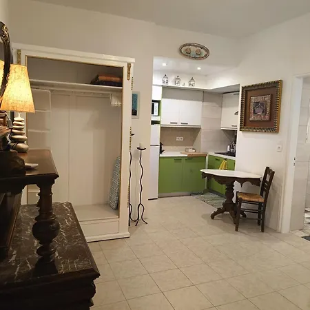 Moschatos House 4*