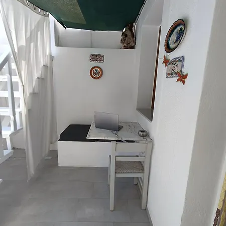 Moschatos House Kamári