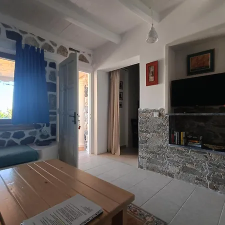 Moschatos House Kamári