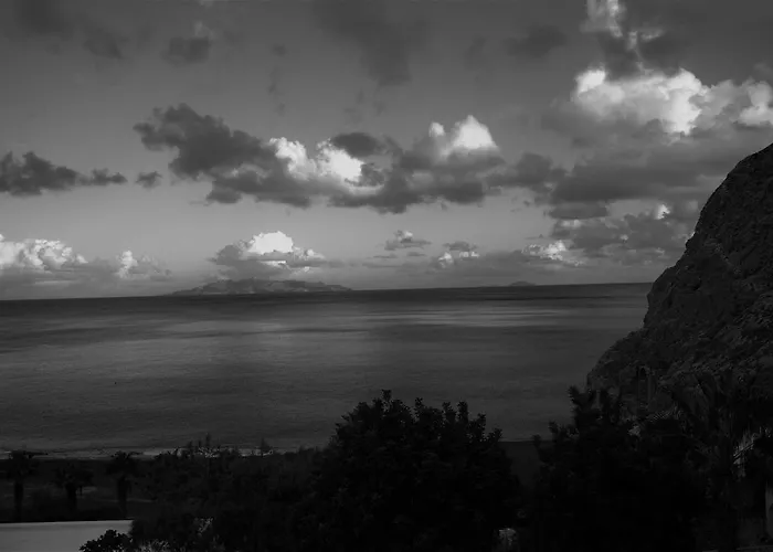 Moschatos House 4* Kamari (Santorini)