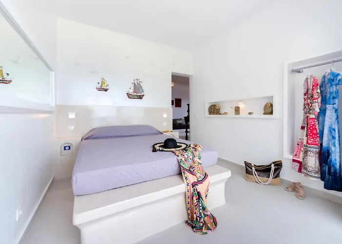 Moschatos House Kamari (Santorini)