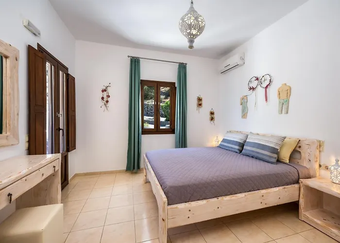 Moschatos House Guest house