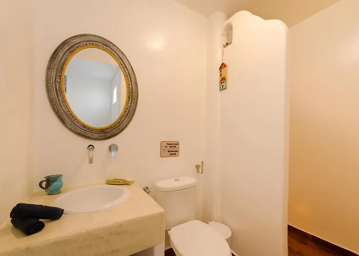 Moschatos House Kamári