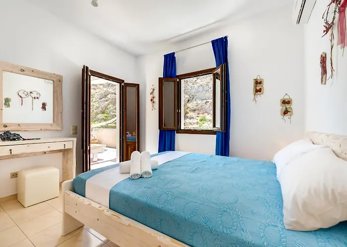 Moschatos House Kamari (Santorini)