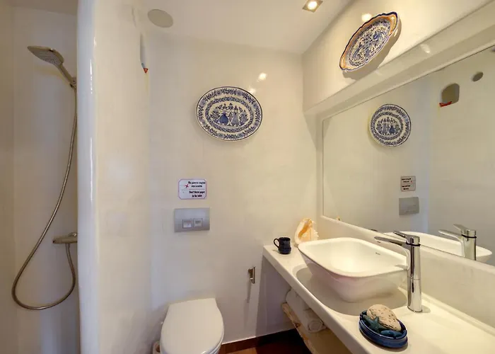 Moschatos House Guest house