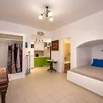 Moschatos House Kamári