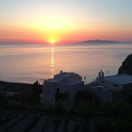 Πανσιόν Moschatos House 4*