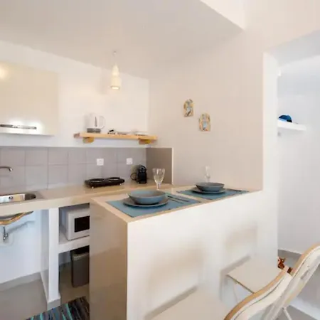 Πανσιόν Moschatos House 4*