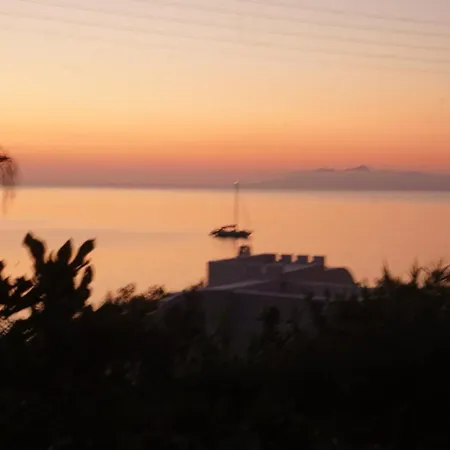 Πανσιόν Moschatos House