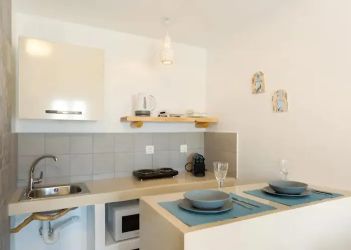 Moschatos House Pensión 4*